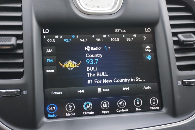 Chrysler 300 Vehicle Full-screen Gallery Image 42