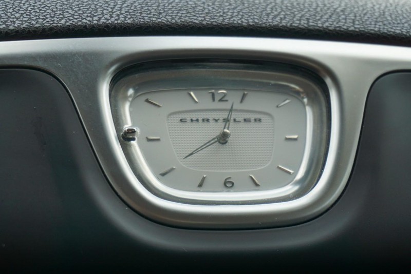 Chrysler 300 Vehicle Full-screen Gallery Image 43