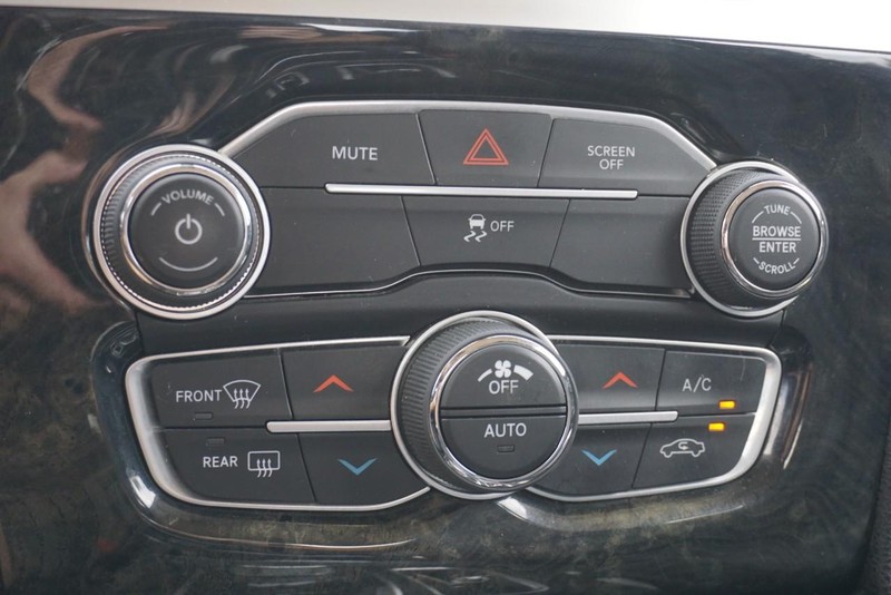 Chrysler 300 Vehicle Full-screen Gallery Image 44