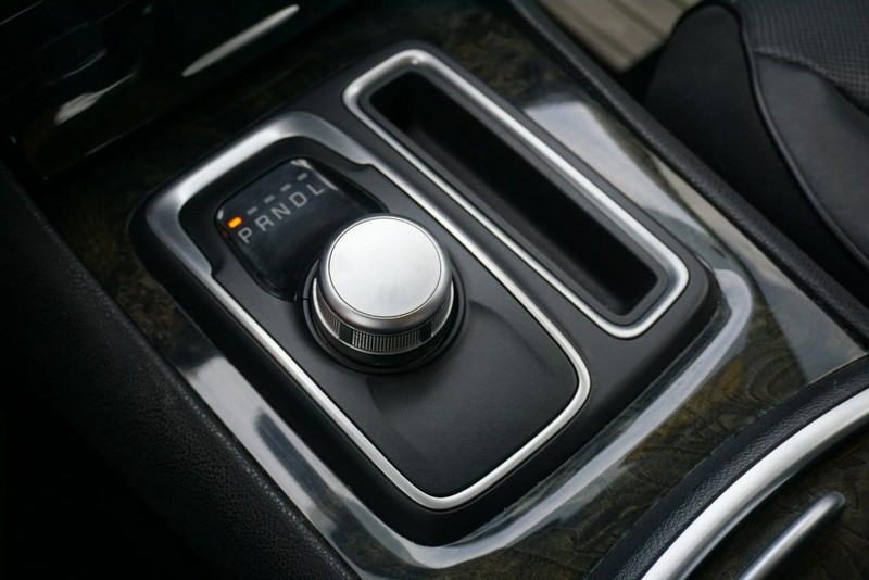 Chrysler 300 Vehicle Full-screen Gallery Image 45