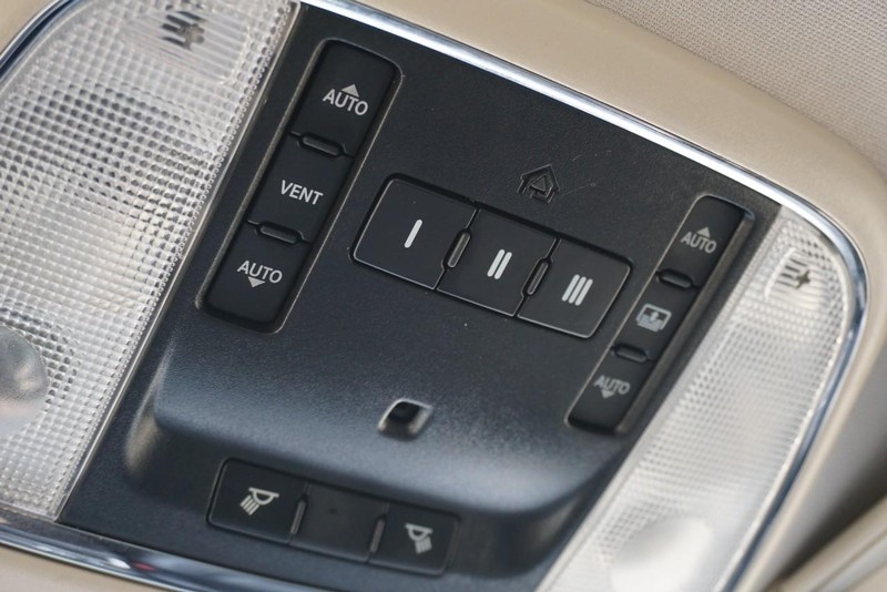 Chrysler 300 Vehicle Full-screen Gallery Image 53