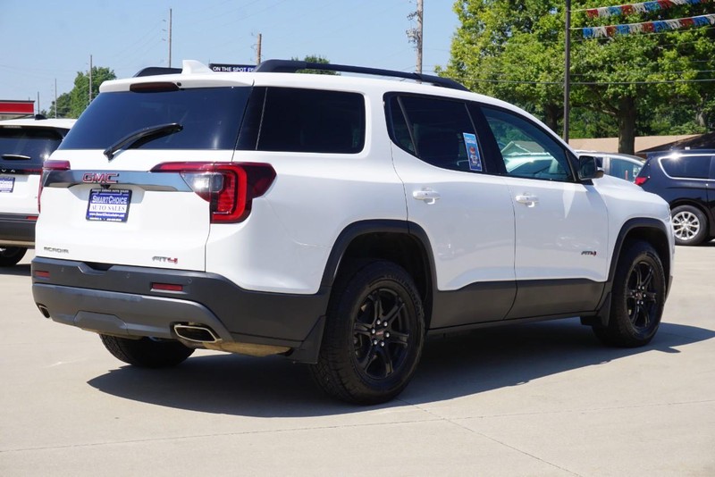 GMC Acadia Vehicle Full-screen Gallery Image 03