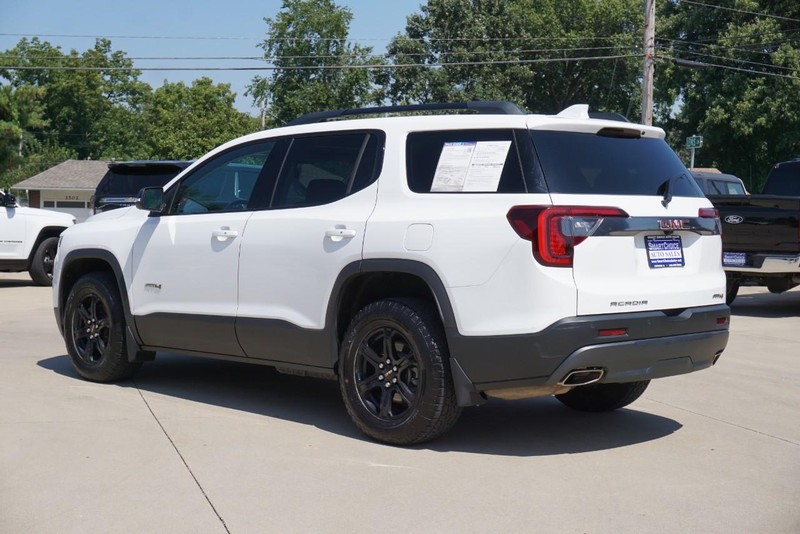 GMC Acadia Vehicle Full-screen Gallery Image 05
