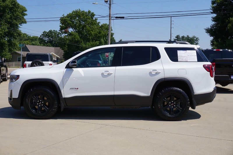 GMC Acadia Vehicle Full-screen Gallery Image 06