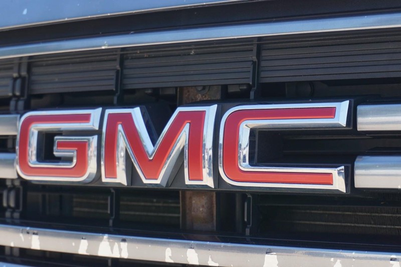GMC Acadia Vehicle Full-screen Gallery Image 11