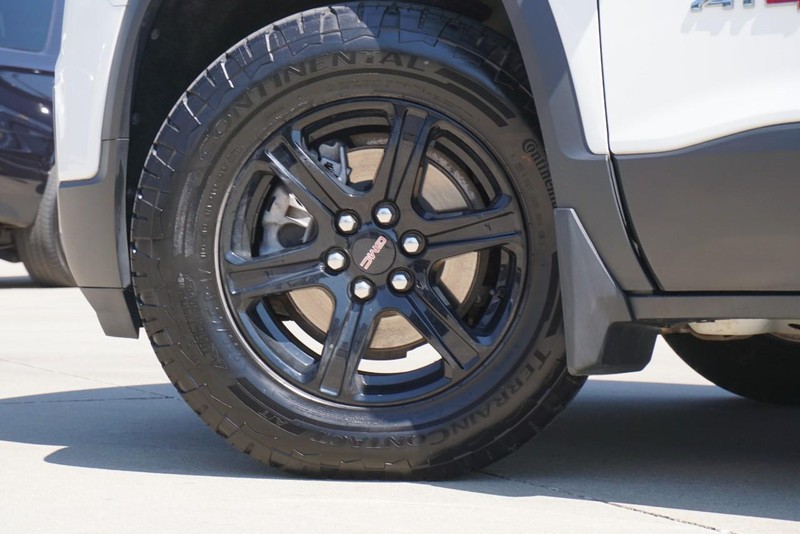 GMC Acadia Vehicle Full-screen Gallery Image 14