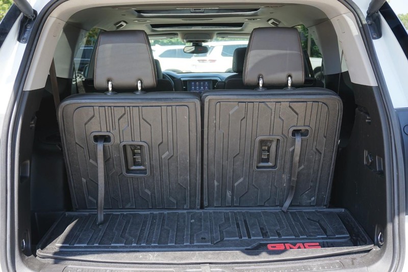 GMC Acadia Vehicle Full-screen Gallery Image 21