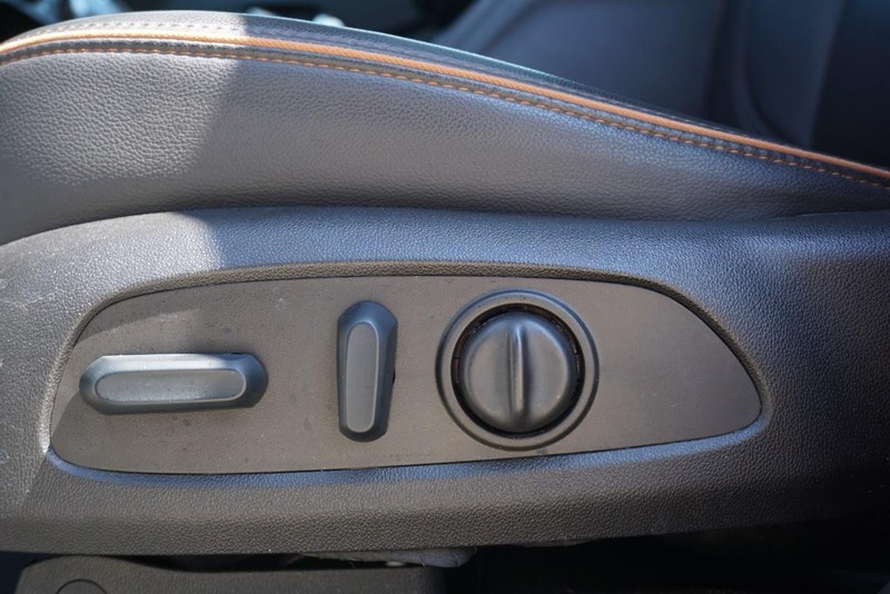 GMC Acadia Vehicle Full-screen Gallery Image 23
