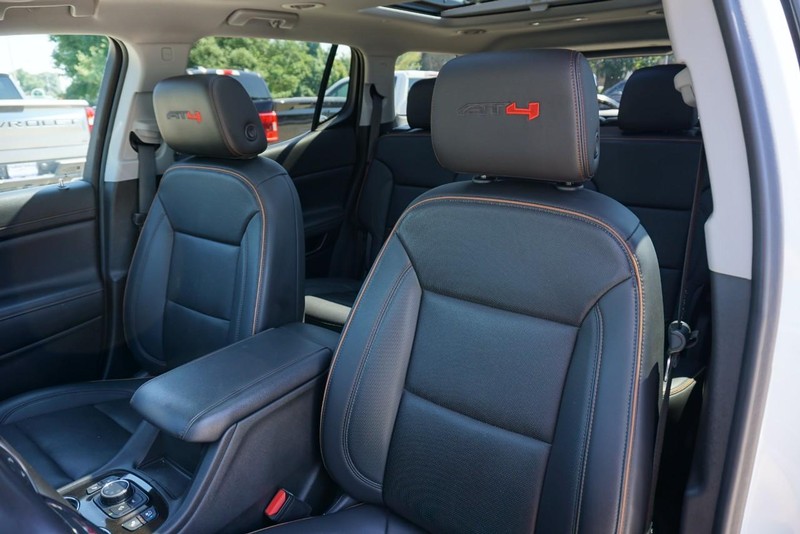 GMC Acadia Vehicle Full-screen Gallery Image 24