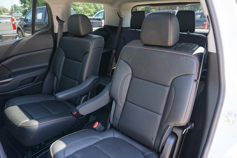 GMC Acadia Vehicle Full-screen Gallery Image 27