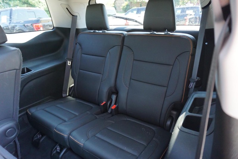 GMC Acadia Vehicle Full-screen Gallery Image 28