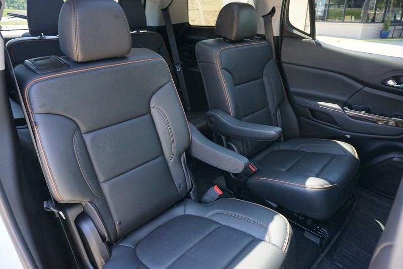 GMC Acadia Vehicle Full-screen Gallery Image 30