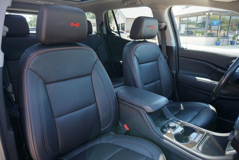 GMC Acadia Vehicle Full-screen Gallery Image 34