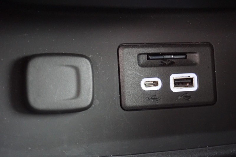 GMC Acadia Vehicle Full-screen Gallery Image 50