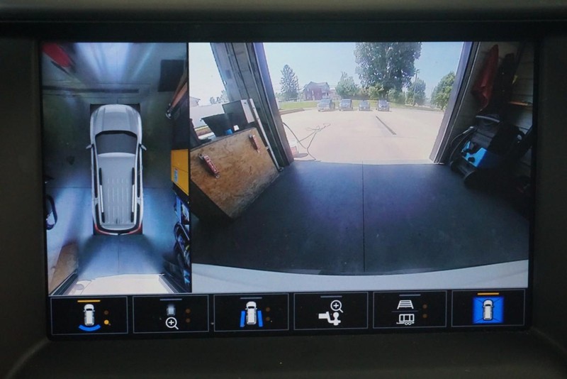 GMC Acadia Vehicle Full-screen Gallery Image 58