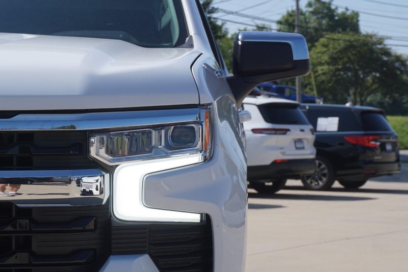 Chevrolet Silverado 1500 Vehicle Full-screen Gallery Image 10