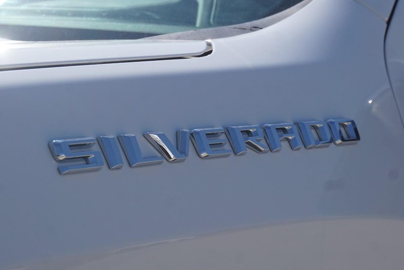 Chevrolet Silverado 1500 Vehicle Full-screen Gallery Image 12