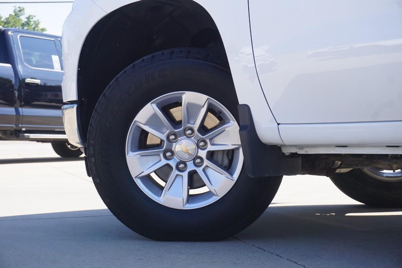 Chevrolet Silverado 1500 Vehicle Full-screen Gallery Image 15