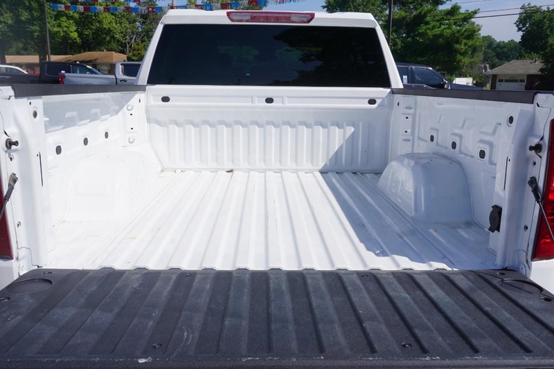 Chevrolet Silverado 1500 Vehicle Full-screen Gallery Image 23