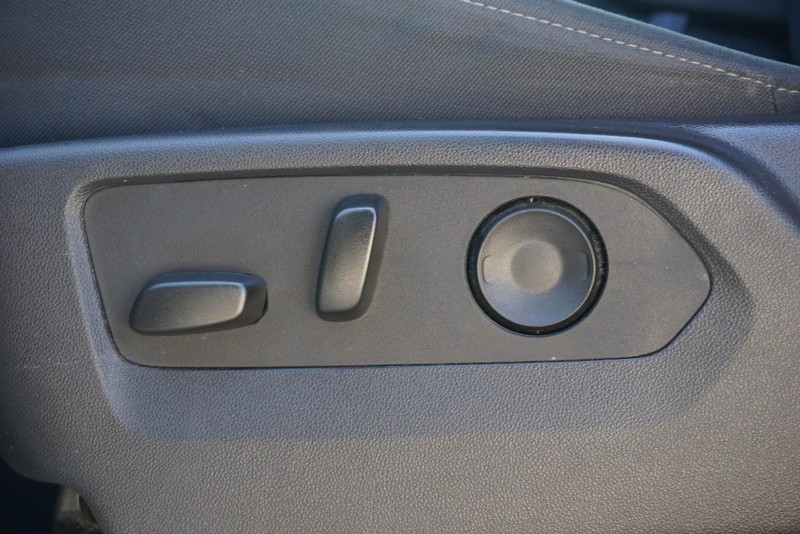 Chevrolet Silverado 1500 Vehicle Full-screen Gallery Image 25