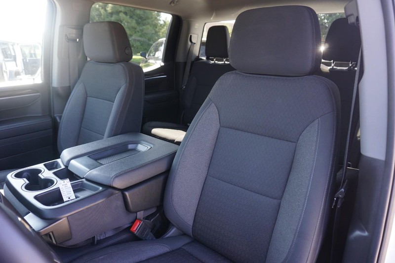 Chevrolet Silverado 1500 Vehicle Full-screen Gallery Image 26
