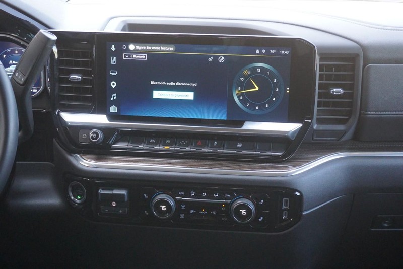 Chevrolet Silverado 1500 Vehicle Full-screen Gallery Image 35