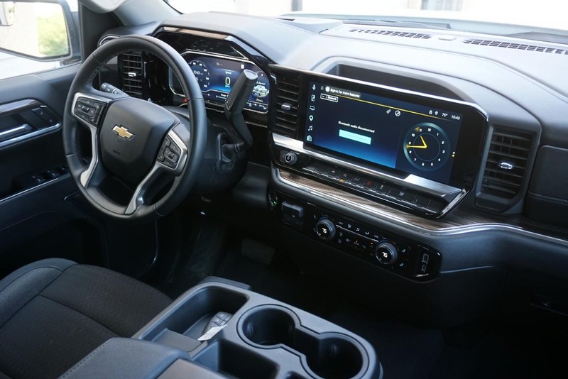 Chevrolet Silverado 1500 Vehicle Full-screen Gallery Image 36