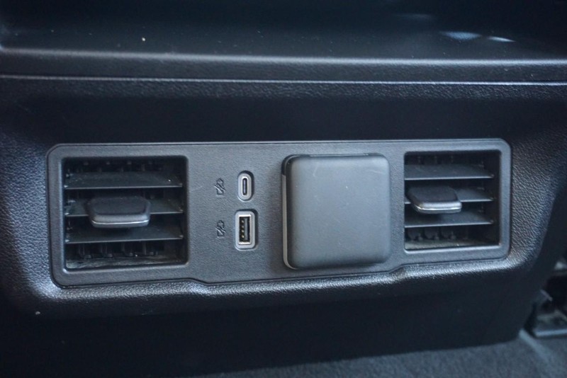 Chevrolet Silverado 1500 Vehicle Full-screen Gallery Image 38