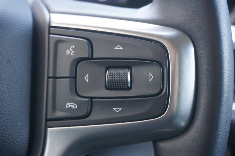 Chevrolet Silverado 1500 Vehicle Full-screen Gallery Image 40