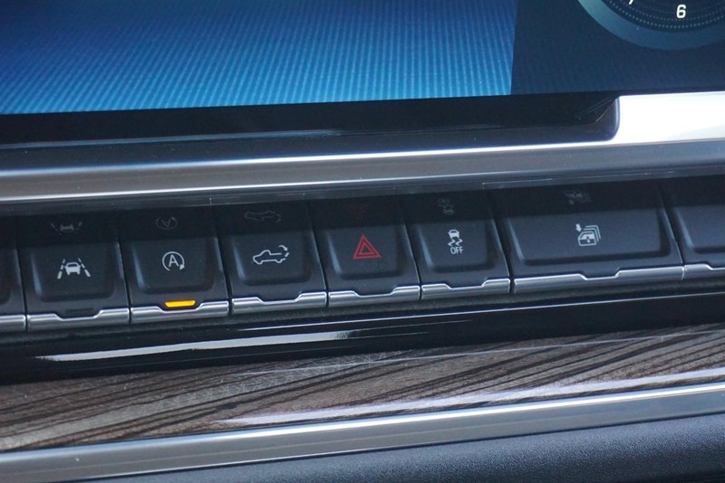 Chevrolet Silverado 1500 Vehicle Full-screen Gallery Image 44