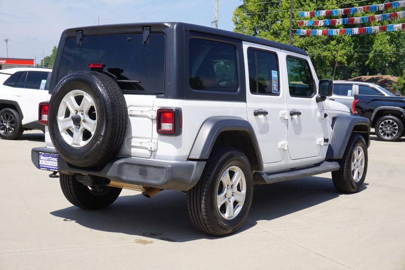 Jeep Wrangler Vehicle Full-screen Gallery Image 03