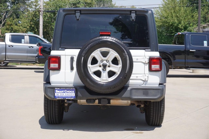 Jeep Wrangler Vehicle Full-screen Gallery Image 04