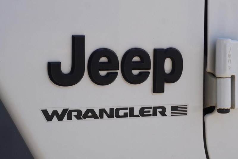 Jeep Wrangler Vehicle Full-screen Gallery Image 12