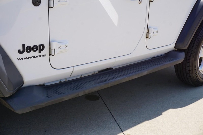 Jeep Wrangler Vehicle Full-screen Gallery Image 14