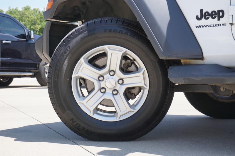 Jeep Wrangler Vehicle Full-screen Gallery Image 16