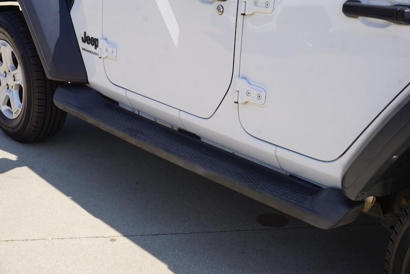 Jeep Wrangler Vehicle Full-screen Gallery Image 17