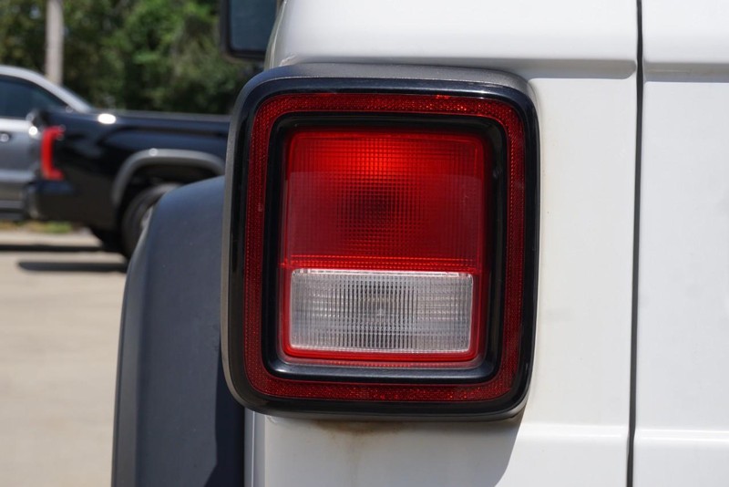 Jeep Wrangler Vehicle Full-screen Gallery Image 19