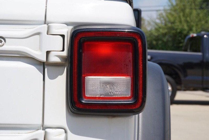 Jeep Wrangler Vehicle Full-screen Gallery Image 20