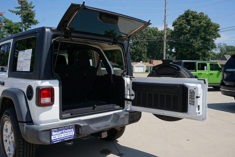Jeep Wrangler Vehicle Full-screen Gallery Image 22