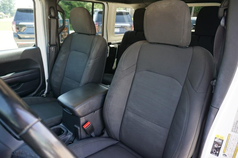 Jeep Wrangler Vehicle Full-screen Gallery Image 25