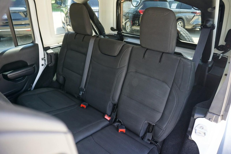 Jeep Wrangler Vehicle Full-screen Gallery Image 27