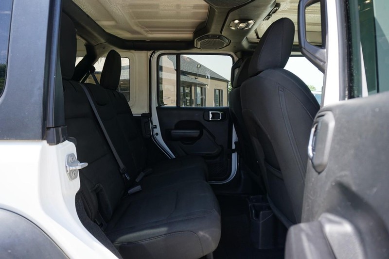Jeep Wrangler Vehicle Full-screen Gallery Image 28