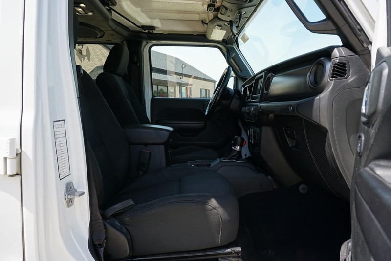 Jeep Wrangler Vehicle Full-screen Gallery Image 30