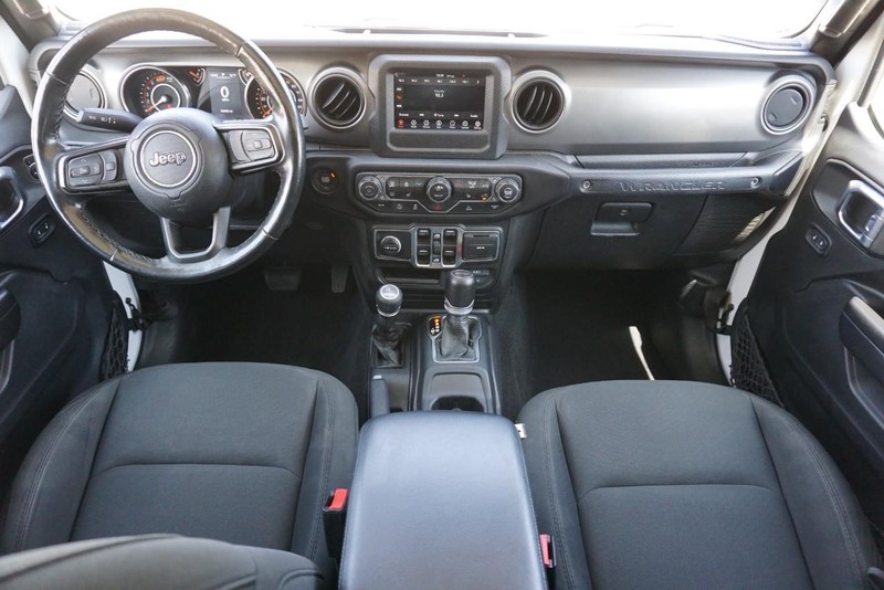 Jeep Wrangler Vehicle Full-screen Gallery Image 32