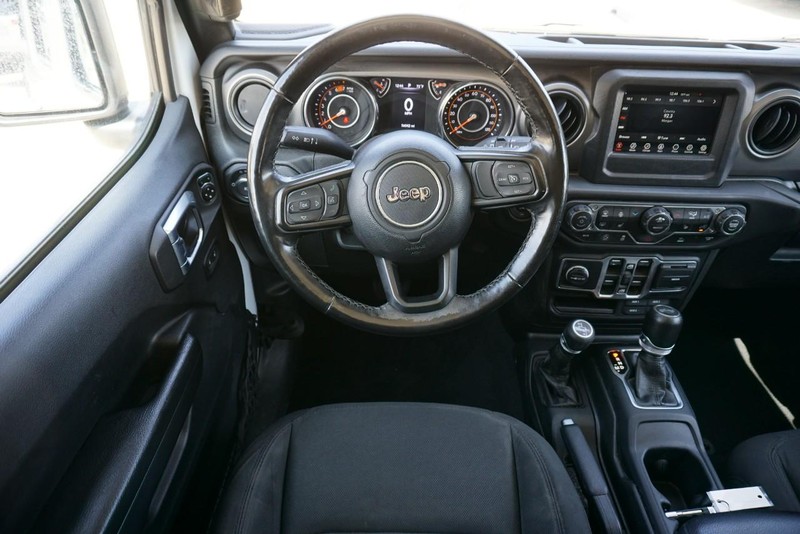 Jeep Wrangler Vehicle Full-screen Gallery Image 36