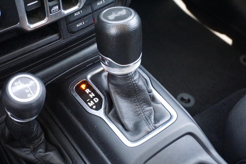 Jeep Wrangler Vehicle Full-screen Gallery Image 45
