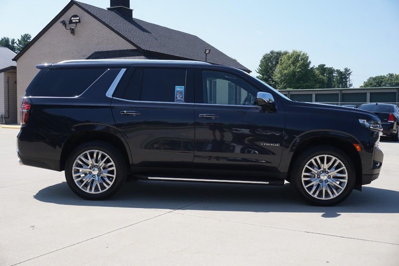 Chevrolet Tahoe Vehicle Full-screen Gallery Image 02