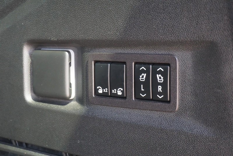 Chevrolet Tahoe Vehicle Full-screen Gallery Image 27