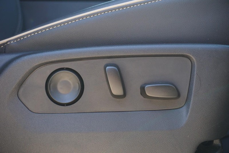 Chevrolet Tahoe Vehicle Full-screen Gallery Image 38