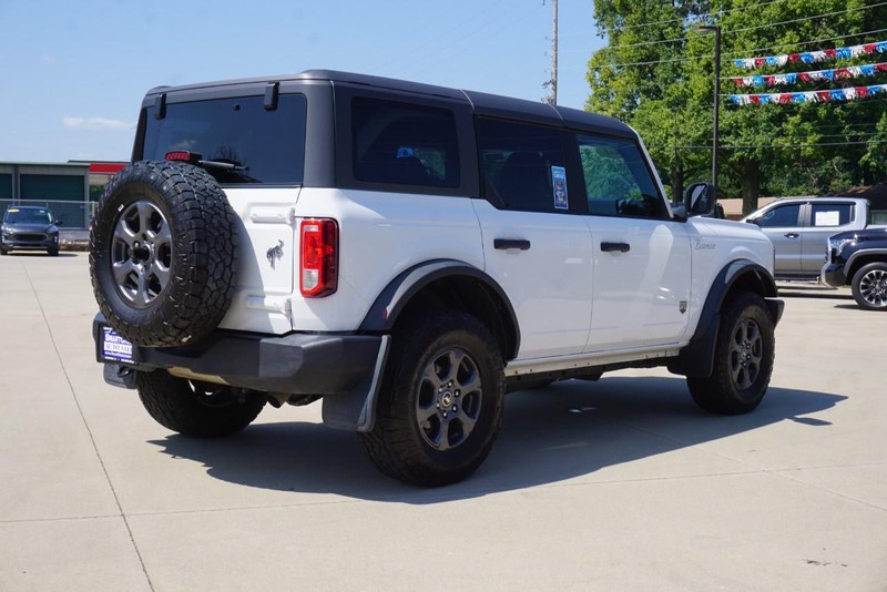 Ford Bronco Vehicle Full-screen Gallery Image 03